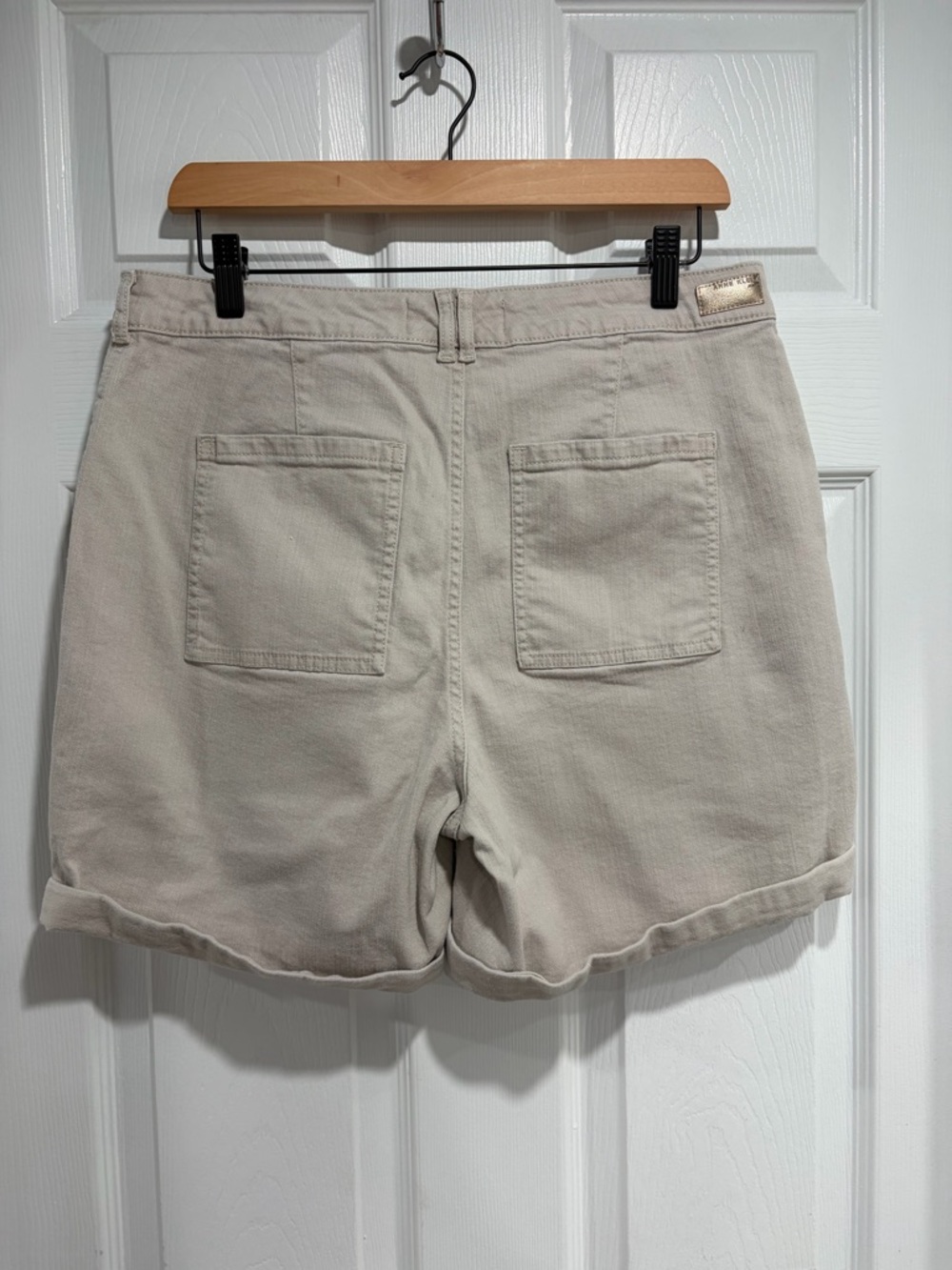 Anne Klein Women’s Beige Roll-Hem Shorts Cotton Blend - Picture 3 of 7